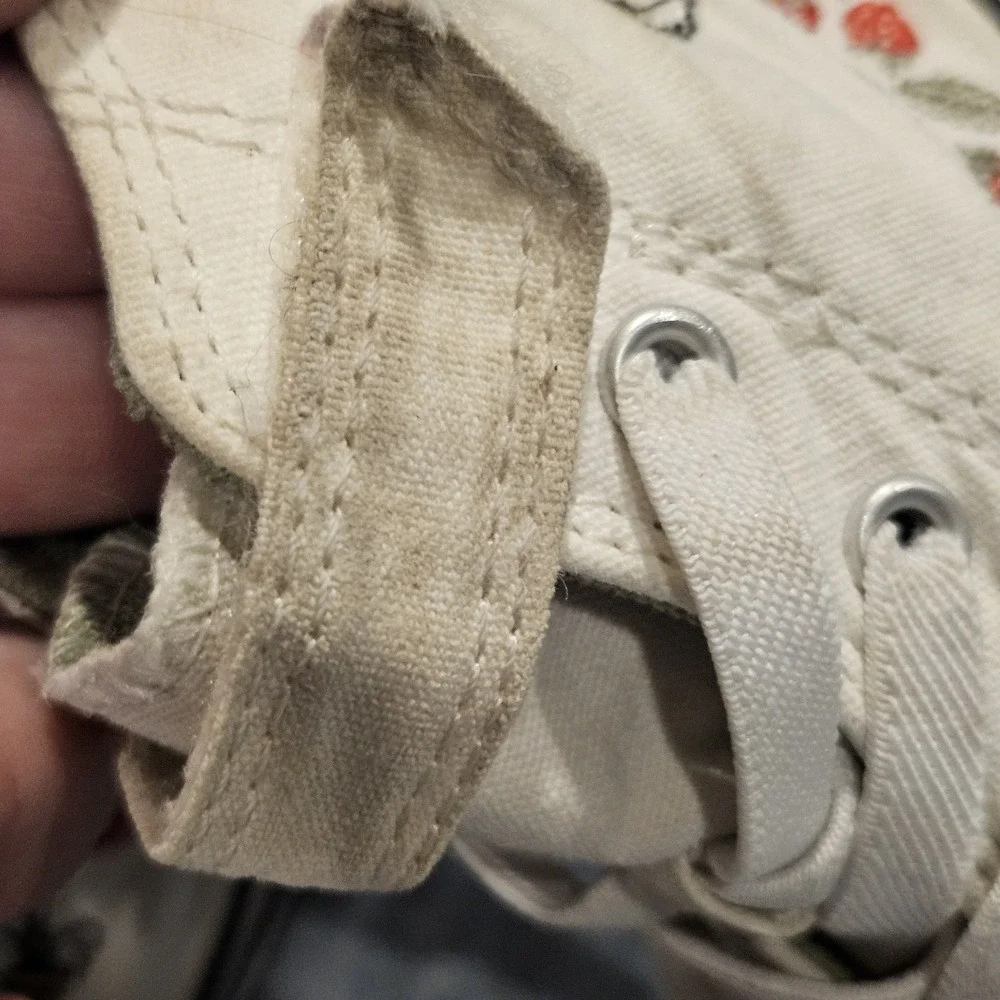 Converse Chuck Taylor All Star High Top Floral Embroidered Size 10 Toddler